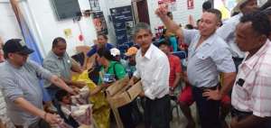En la gr&aacute;fica, la comunidad rural de Canoa recibi&oacute; en d&iacute;as pasados donaciones canalizadas por autoridades.