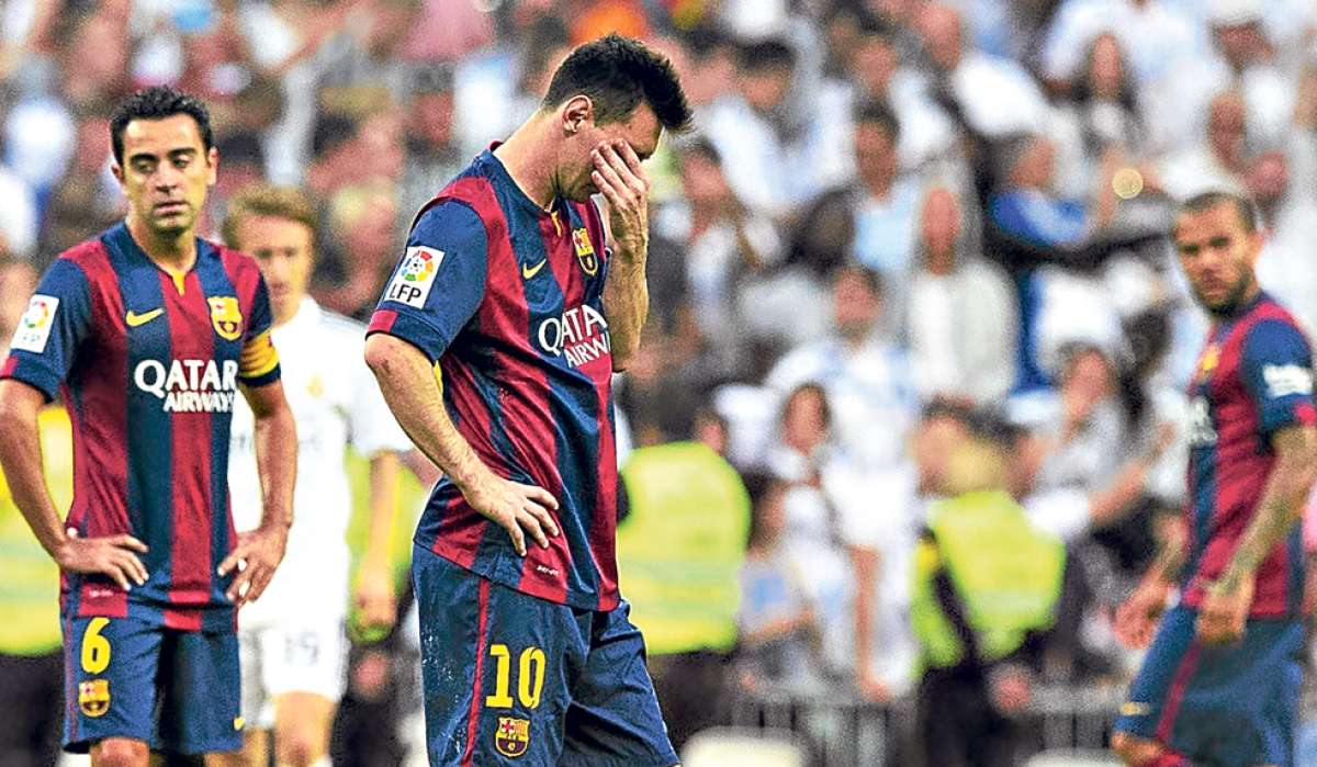 Pese a que no ha mostrado su mejor nivel, el argentino Lionel Messi (c) sigue siendo el l&iacute;der del FC Barcelona, que marcha segundo en la liga espa&ntilde;ola. Foto: Internet.