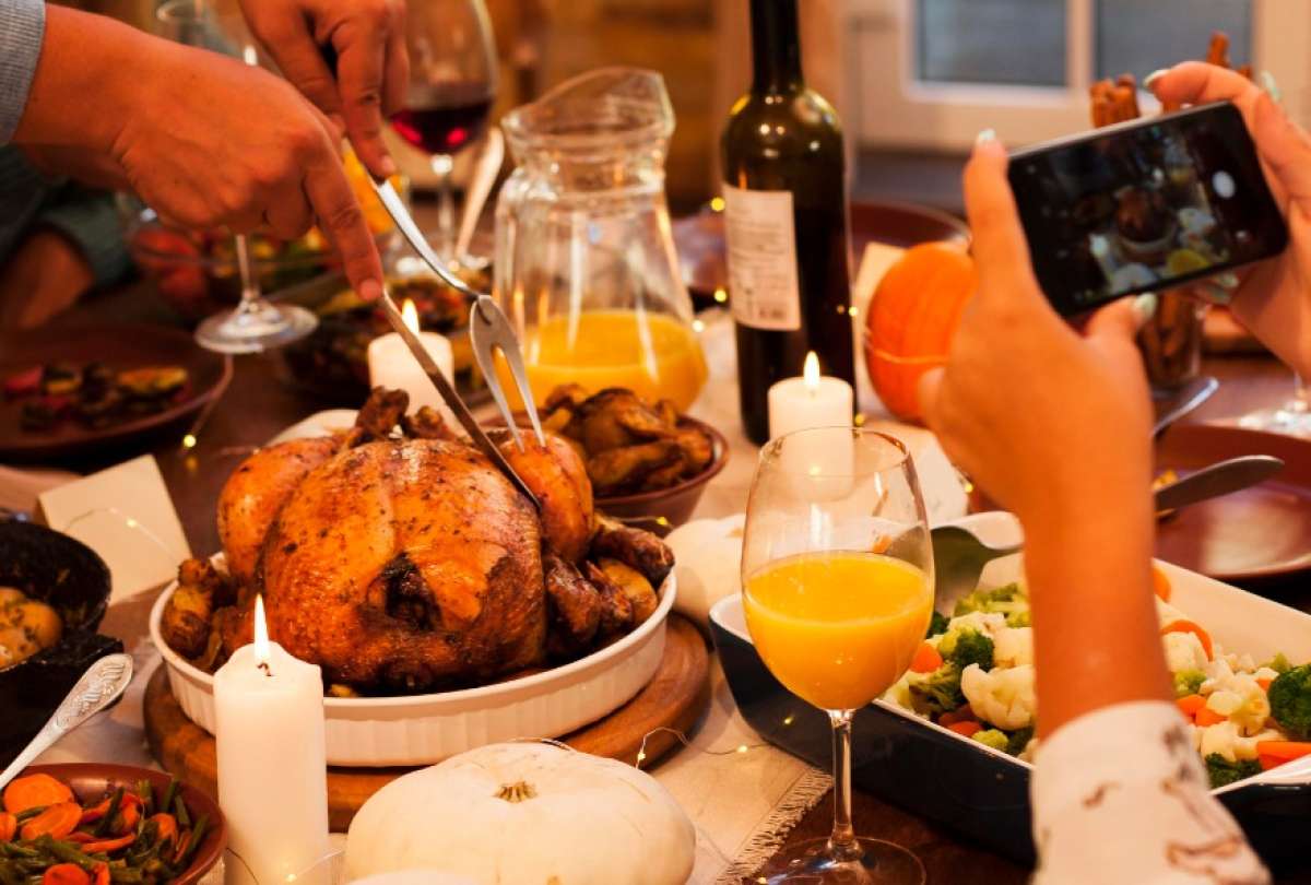 El alza en los precios de varios productos obliga a muchas familias a reducir sus cenas de Acción de Gracias, pese a que el presidente Donald Trump niega un impacto económico significativo.