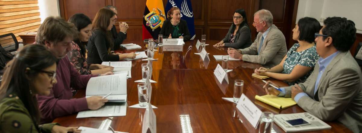Canciller se reuni&oacute; con delegaci&oacute;n de la UICN para concretar una misi&oacute;n en Gal&aacute;pagos