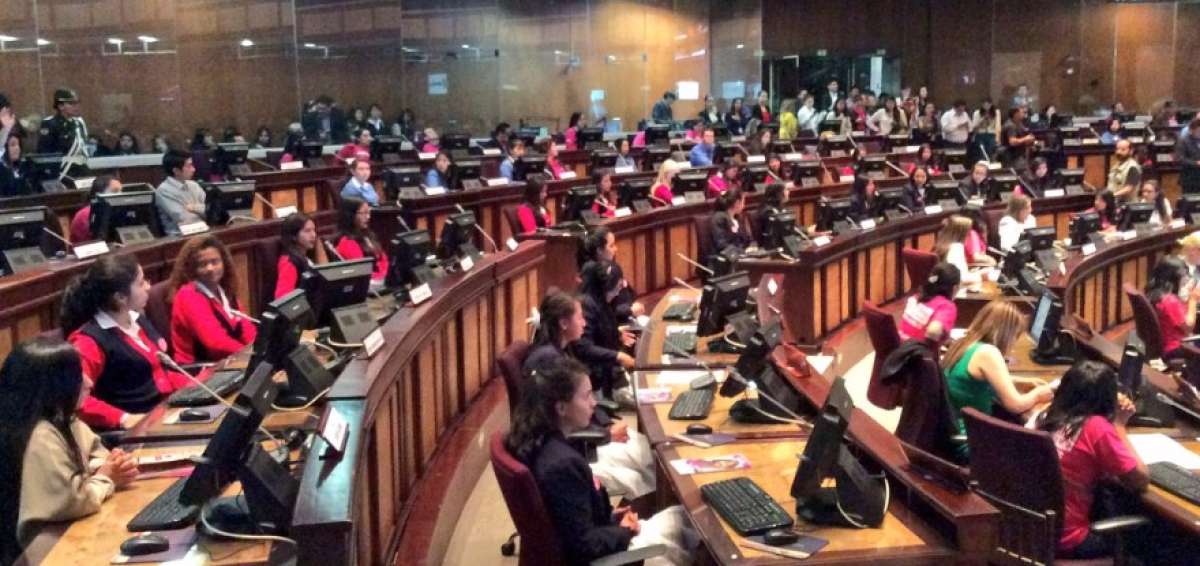Las ni&ntilde;as 'legislaron' en la Asamblea por un d&iacute;a