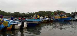 Puerto Bol&iacute;var afronta paro de pescadores