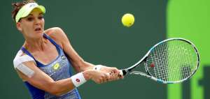 Radwanska, quien levant&oacute; el trofeo en Miami 2012 ante la rusa Maria Sharapova, cedi&oacute; ante la suiza Bacsinszky en tres sets de 2-6, 6-4 y 6-2.