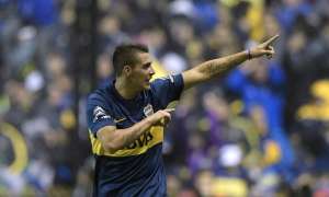 Cristian Pav&oacute;n marc&oacute; el primer tanto de Boca Juniors. Foto: Agencia AFP