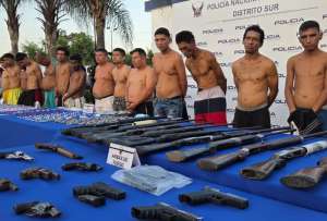 Polic&iacute;a decomis&oacute; armas, explosivos y droga en operativos simult&aacute;neos