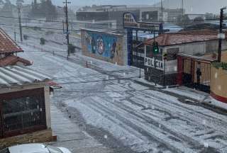 Intensas lluvias en Quito provocaron inundaciones en las vías