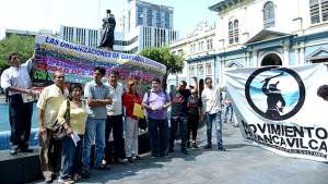 Representantes de organizaciones sociales realizaron ayer un plant&oacute;n en la Plaza Rocafuerte (San Francisco). Foto: Pilar Vera