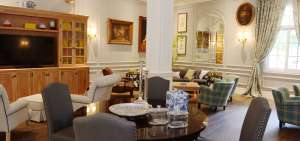El cuarto de lectura del Hotel del Parque presenta una estructura acogedora, que simula la sala de un hogar.