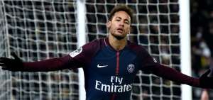 Neymar fue operado con &eacute;xito