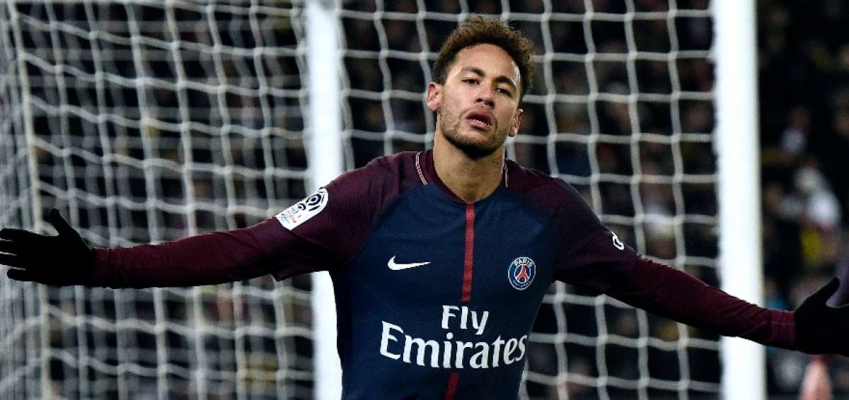 Neymar fue operado con &eacute;xito