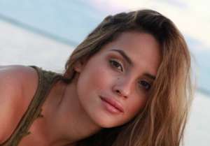Adria Arjona, hija de Ricardo Arjona, firma contrato con HBO para True Detective