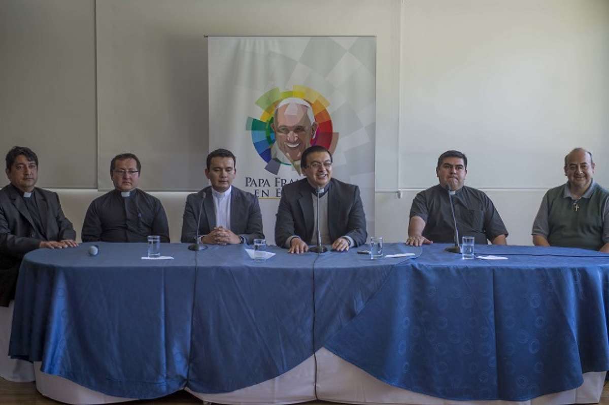 Un grupo de sacerdotes acompa&ntilde;ar&aacute; en la transmisi&oacute;n de los medios de comunicaci&oacute;n televisivos. Foto: Fernando Sandoval/ EL TEL&Eacute;GRAFO