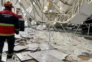 El techo de una iglesia en Quito se derrumbó por la acumulación de granizo.