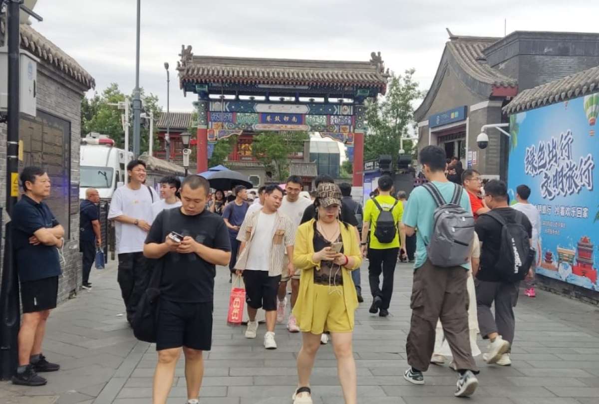 En Nanluoguxiang hay restaurantes, almacenes de ropa, perfumería y más.