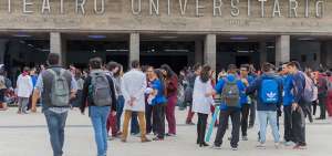 Estudiantes de Medicina de las universidades Central y de las Am&eacute;ricas esperaban reunirse con autoridades de sus entidades para definir acciones. 