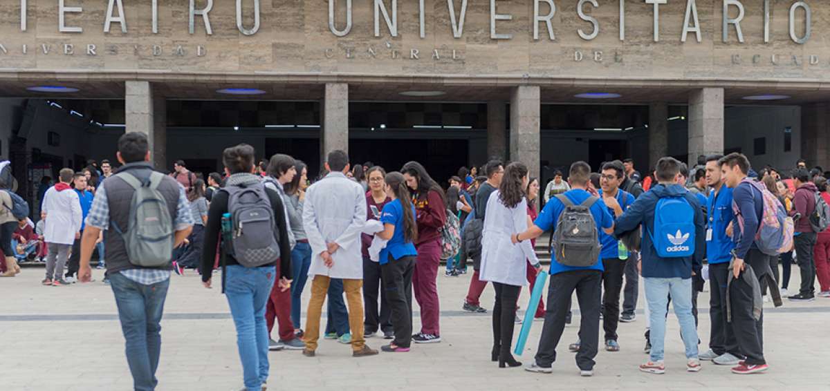Estudiantes de Medicina de las universidades Central y de las Am&eacute;ricas esperaban reunirse con autoridades de sus entidades para definir acciones. 