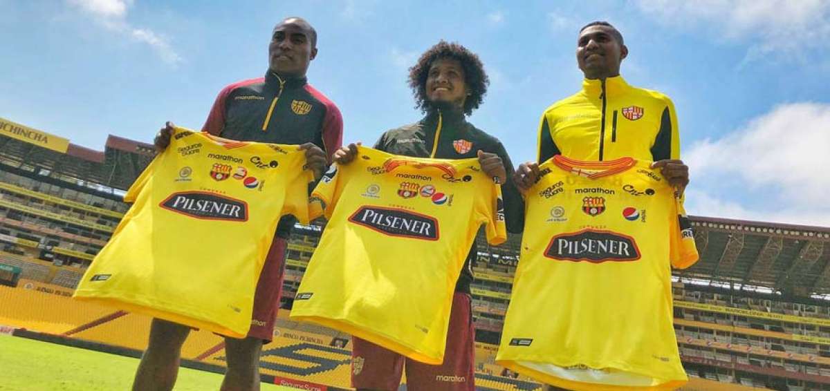 Presentaci&oacute;n de los nuevos jugadores de Barcelona. 