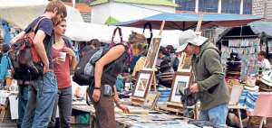 Seg&uacute;n estimaciones municipales, alrededor de 100 visitantes llegan los jueves  a las ferias populares del cant&oacute;n Saquisil&iacute;, en la provincia de Cotopaxi. Foto: Silvia Osorio / para El Tel&eacute;grafo