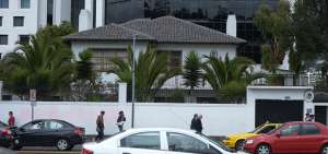 La sede diplom&aacute;tica de M&eacute;xico, ubicada al norte de la capital ecuatoriana. All&iacute; est&aacute;n refugiados siete seguidores de Rafael Correa.