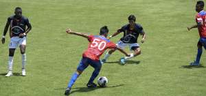 El partido entre Insutec (azules) de Quevedo y Everest se jug&oacute; en el estadio de Fertisa. El primer tanto del encuentro y de la Copa Ecuador fue obra de Ricardo Llorente (31) del equipo campe&oacute;n de la provincia de Los R&iacute;os.