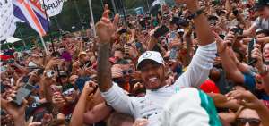 Lewis Hamilton celebra su victoria en el Gran Premio de Italia. 