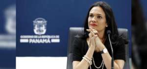 La vicepresidenta y canciller paname&ntilde;a, Isabel De Saint Malo durante una intervenci&oacute;n p&uacute;blica.