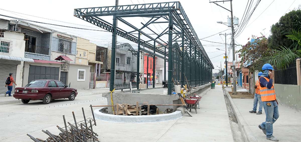 La construcci&oacute;n de las paradas de la Metrov&iacute;a en la calle Venezuela, as&iacute; como la delimitaci&oacute;n de las v&iacute;as exclusivas, comenz&oacute; a mediados de 2019