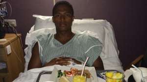 Antonio Valencia despu&eacute;s de la operaci&oacute;n para la retirada de los clavos.