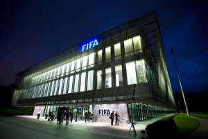 Corrupci&oacute;n en FIFA fue posible gracias a "complicidad" de grandes bancos (ONG)