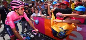 El ciclista ecuatoriano cuenta con apoyo de compatriotas en su participaci&oacute;n en el Giro de Italia.
