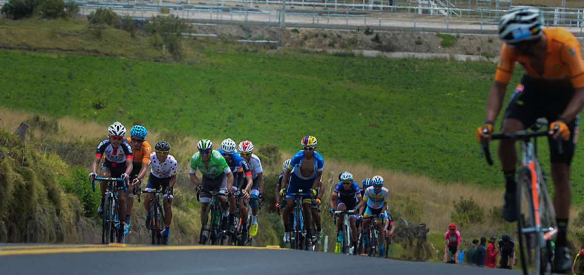 Un total de 110 ciclistas tomaron la partida de la edici&oacute;n 35 de la Vuelta Cicl&iacute;stica al Ecuador en El Coca. Concluyeron 89, en Tulc&aacute;n, tras nueve etapas.