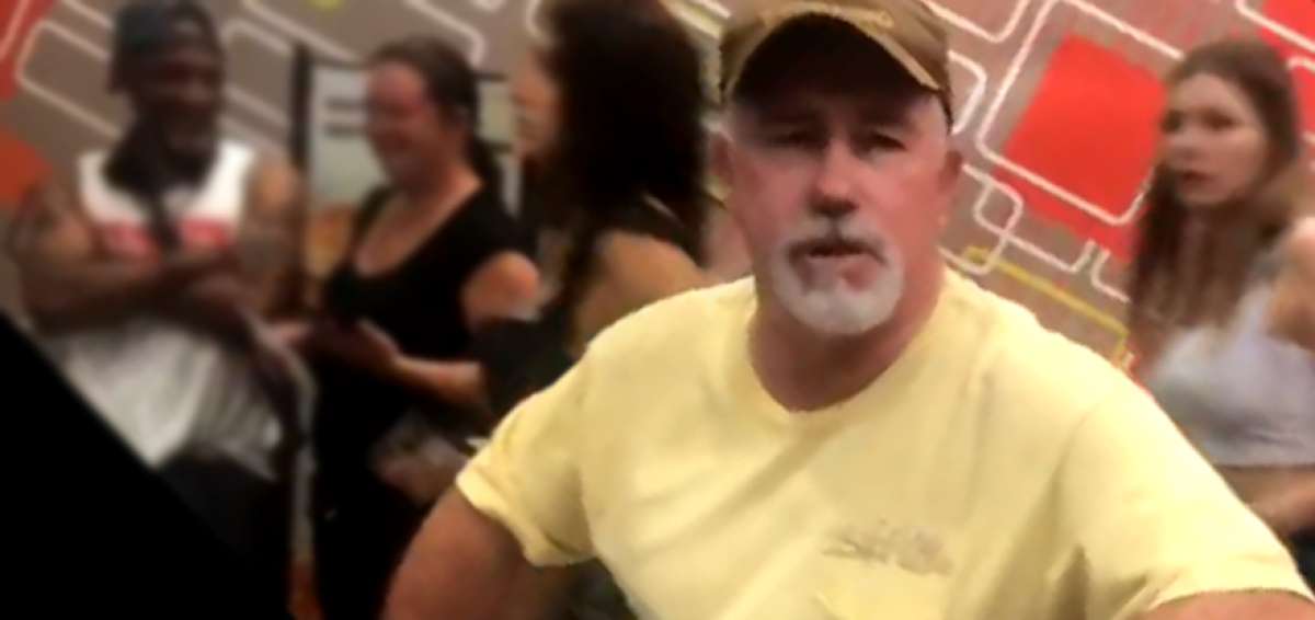 Video muestra ataque racista contra estudiante ecuatoriana en Estados Unidos