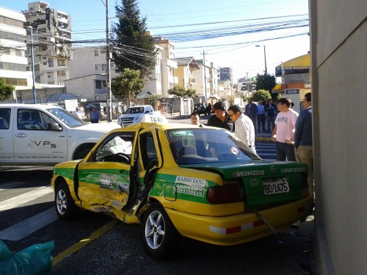 Choque deja un herido, da&ntilde;os materiales y congesti&oacute;n en el norte de Quito 