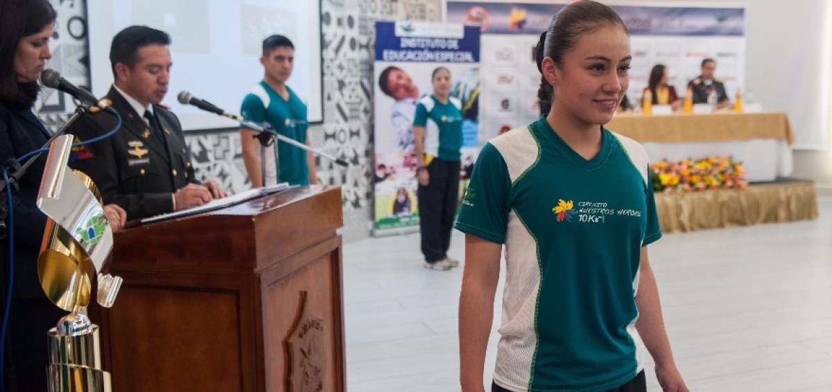 Durante la presentaci&oacute;n de la competencia se exhibi&oacute; el dise&ntilde;o de la camiseta oficial de la lid 2017; esta indumentaria ser&aacute; entregada a cada participante.