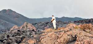 T&eacute;cnicos del Parque Nacional Gal&aacute;pagos realizan expediciones para comprobar la situaci&oacute;n de la flora y fauna del &aacute;rea de influencia.