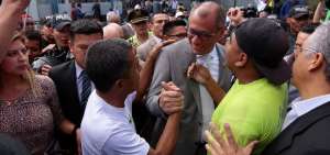 El vicepresidente Jorge Glas recibi&oacute; el respaldo de ciudadanos luego de su comparecencia ante la Fiscal&iacute;a General del Estado. 
