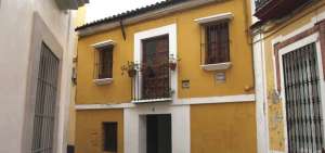 La vivienda, que anteriormente perteneci&oacute; a los dise&ntilde;adores Victorio  y Lucchino, pretende ser un reflejo de la Sevilla hist&oacute;rica del siglo XVI.