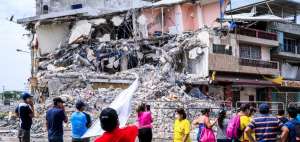 Las zonas devastadas necesitan de especialistas forenses para la remoci&oacute;n de escombros en Manab&iacute;.  