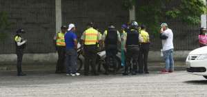 Los controles policiales a carros y motocicletas se intensificaron, desde el mediod&iacute;a de ayer, en las carreteras del pa&iacute;s.