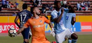 Torneo ecuatoriano tiene cinco arqueros naturalizados