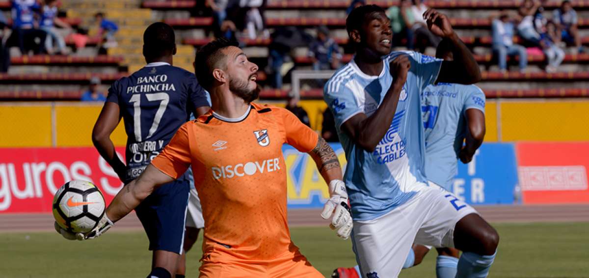 Torneo ecuatoriano tiene cinco arqueros naturalizados