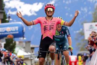 Richard Carapaz ascendió al séptimo lugar en el Tour de Romandía. 