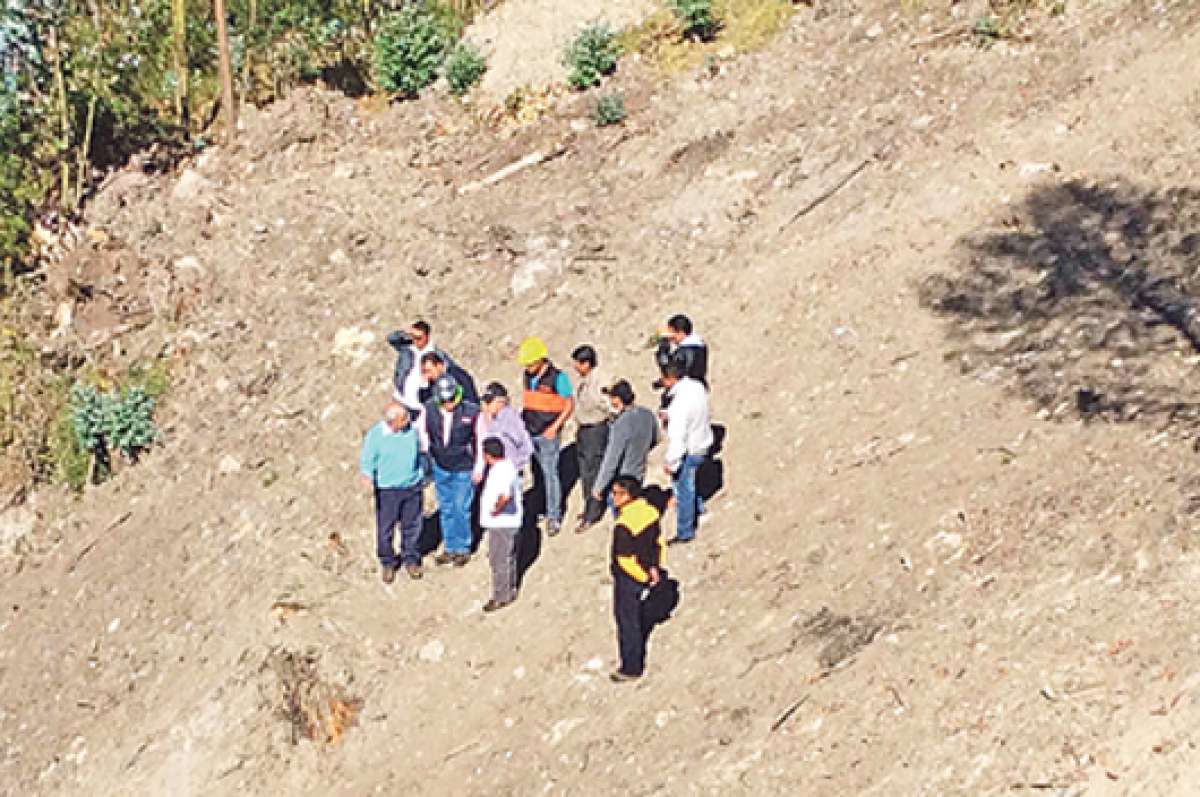 La rotura del conducto ocurri&oacute; en el sector de La Uni&oacute;n. El peso de la tierra habr&iacute;a ocasionado el da&ntilde;o. Foto: Cortes&iacute;a.