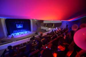 Con m&uacute;sica se reabrieron las puertas del Teatro Capitol 
