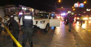 En la av. Pedro Men&eacute;ndez Gilbert, dos personas que viajaban en un auto Sportage, color plomo dispararon contra el conductor de un carro blanco.