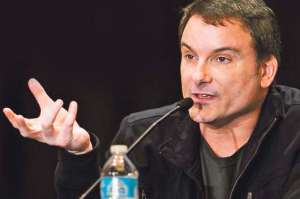 Shane Black dirigir&aacute; y escribir&aacute; guion en el &lsquo;remake&rsquo; del filme &lsquo;Depredador&rsquo;