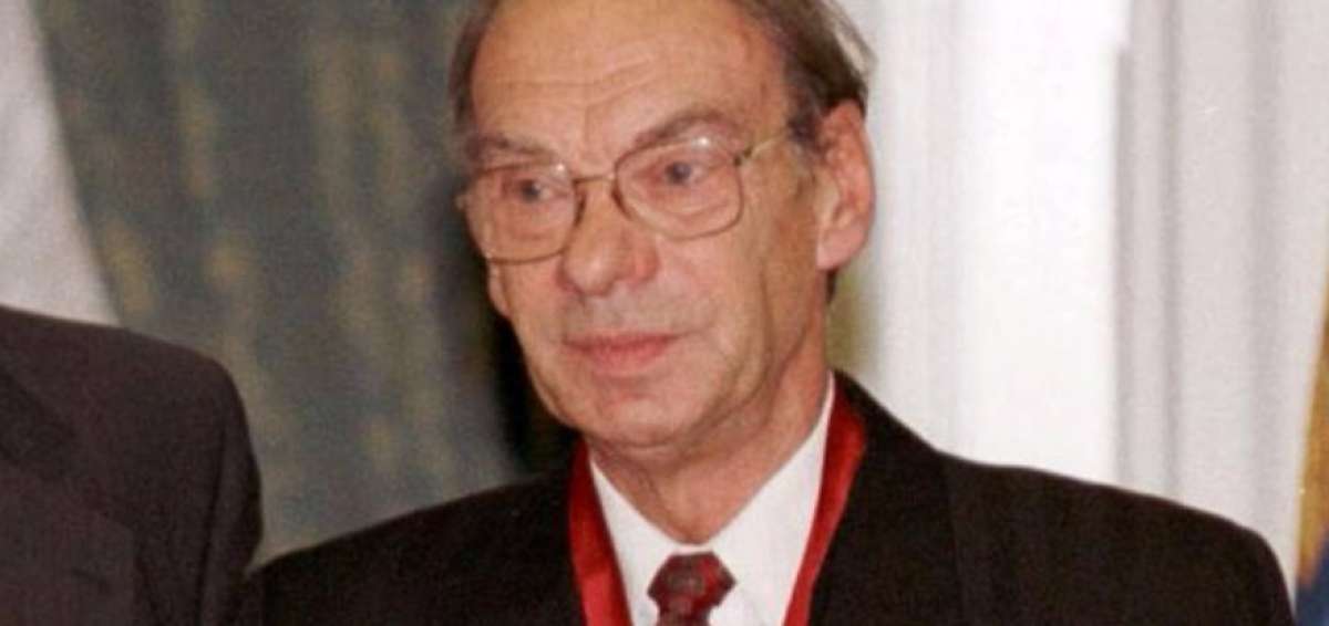 En 1989, Bat&aacute;lov recibi&oacute; el t&iacute;tulo de H&eacute;roe del Trabajo socialista, una de las mayores distinciones sovi&eacute;ticas.