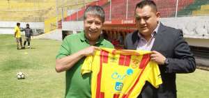 "Bolillo" supervisa los entrenamientos de los clubes nacionales