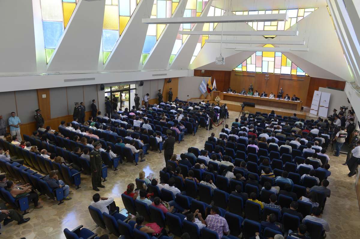 El aula magna de la Universidad Cat&oacute;lica de Guayaquil estuvo llena. Foto: Lylibeth Coloma/El Tel&eacute;grafo