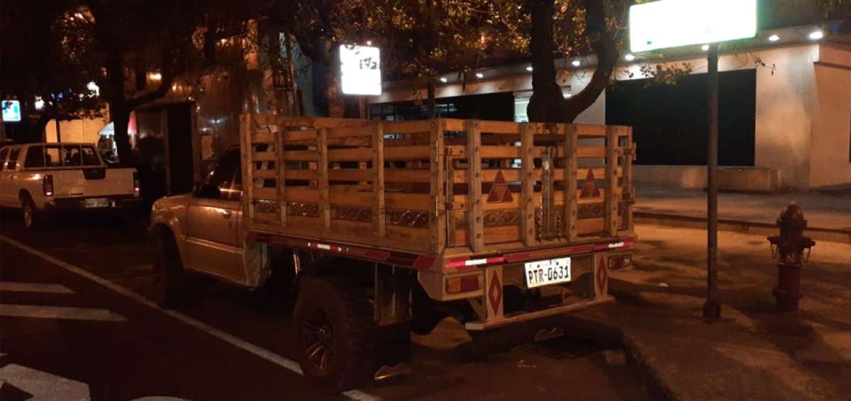 Los agentes identificaron que la sustancia il&iacute;cita se encontraba camuflada en varios &aacute;ngulos de una camioneta tipo mula.